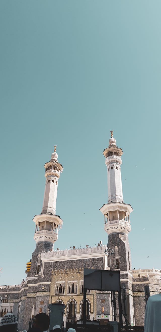 Ajyad Street & My First Walk to the Grand Mosque